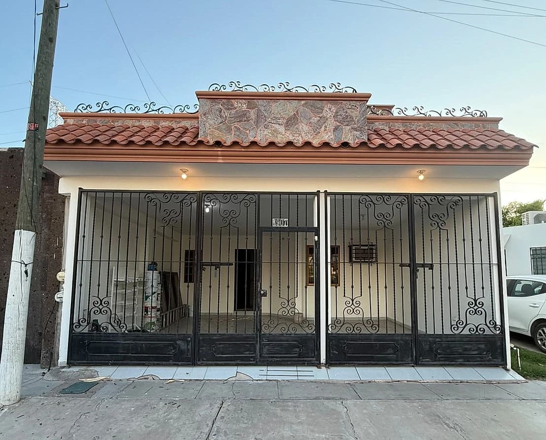 CASA EN VENTA JARDINES DEL BOSQUE