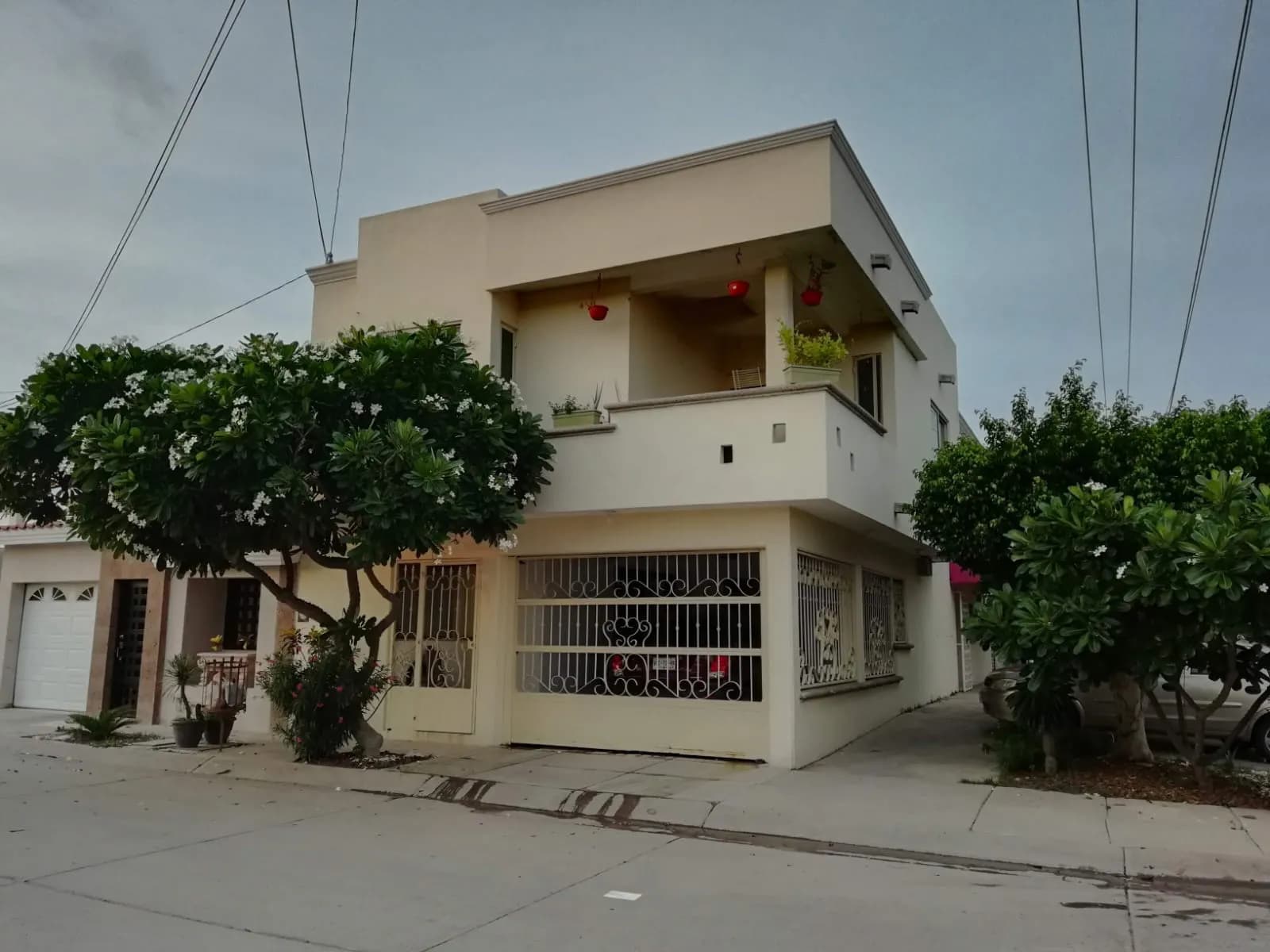 CASA EN VENTA FRACC CEDROS 4 REC