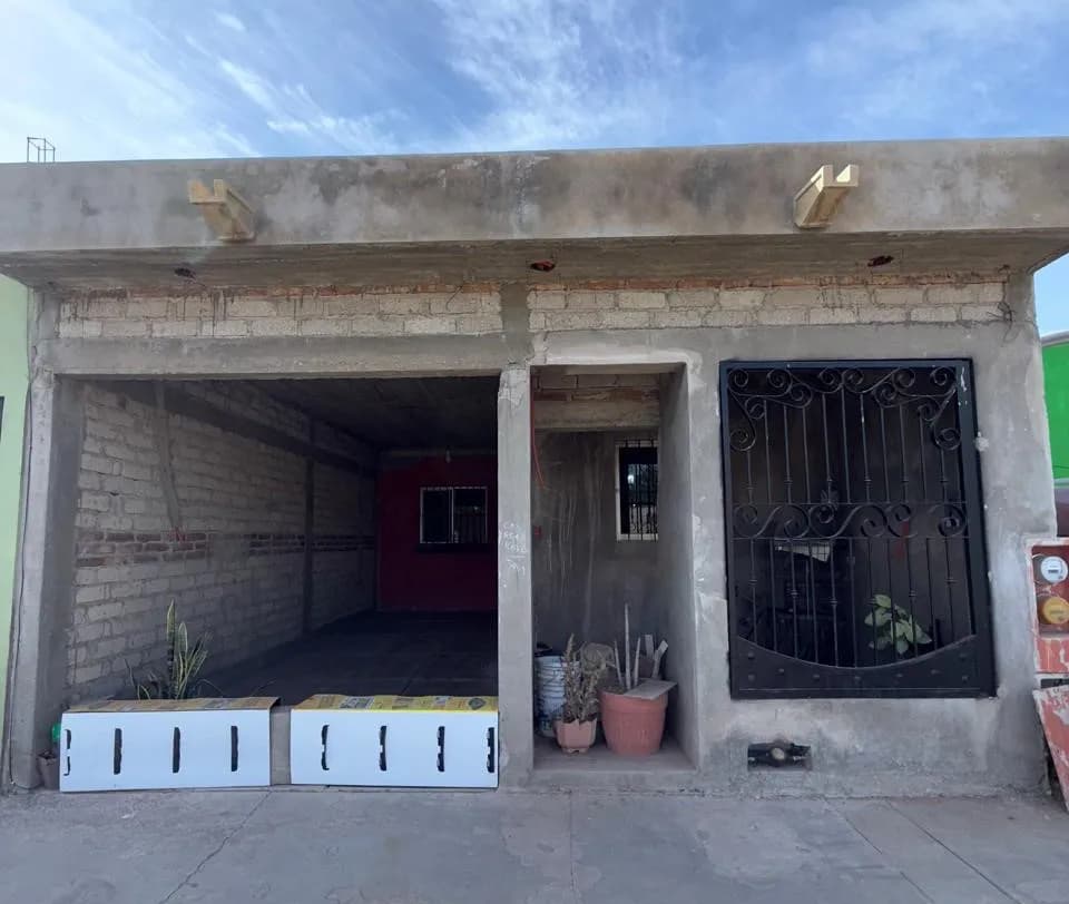 CASA EN VENTA LA CANTERA V