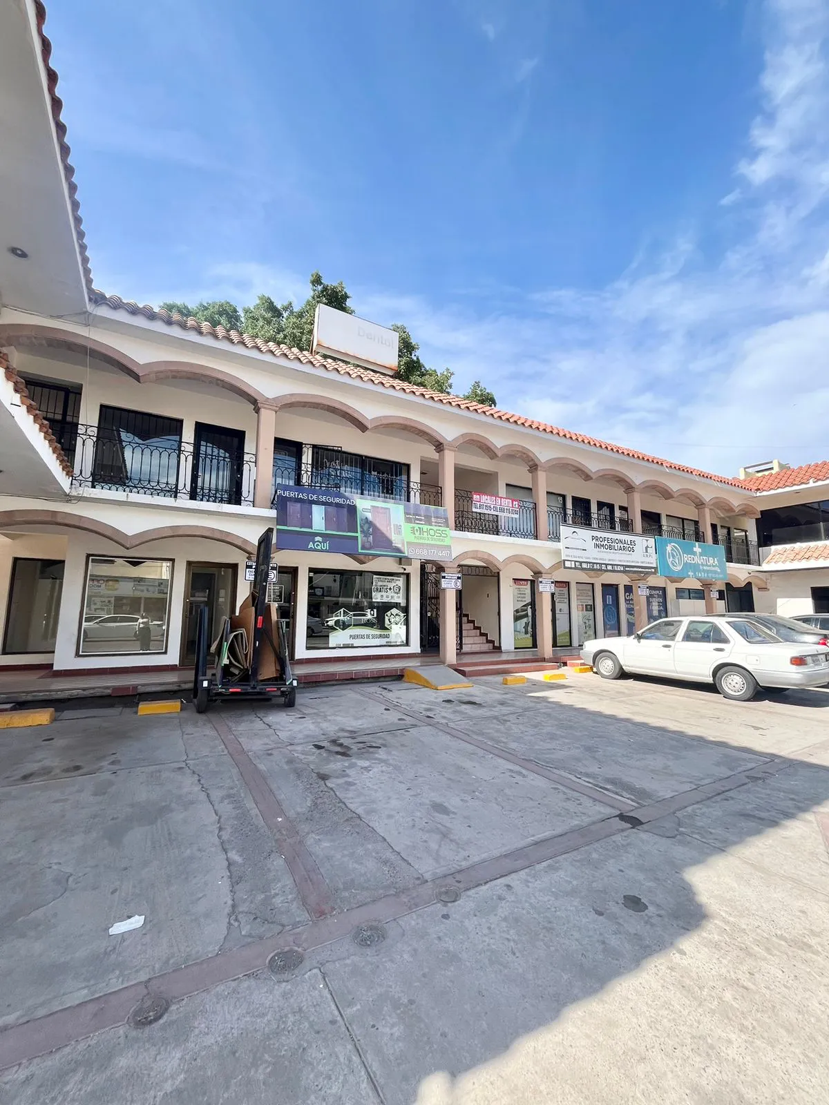 LOCAL COMERCIAL EN RENTA PLAZA SANTA ELENA